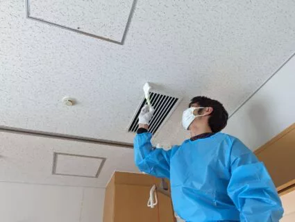 岐阜市の病院天井のカビ取り。施工・調査担当：カビバスターズ岐阜