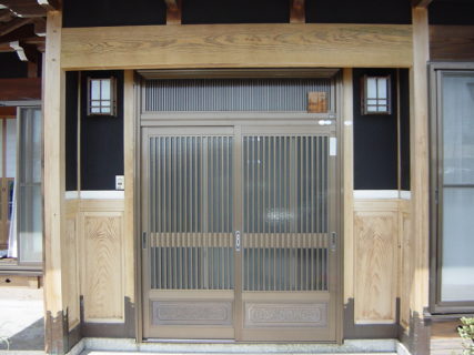豊橋市・玄関の木部の既存施工写真